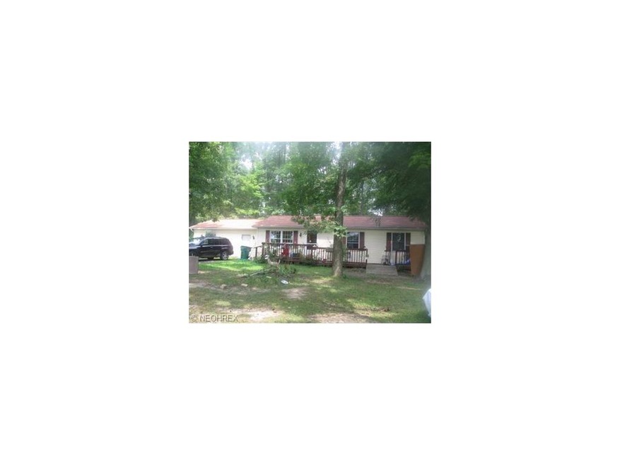 This home just needs some TLC with paint and carpe