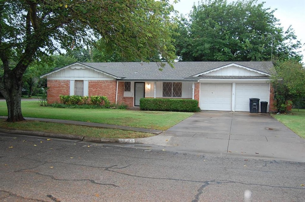 1701 Carroll Dr, Cleburne, TX 76033 - photo 1