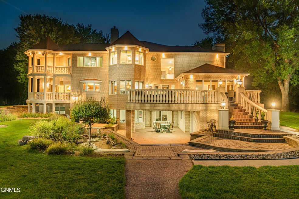 2023 Harbor Dr, Bismarck, ND 58504 MLS 4008509