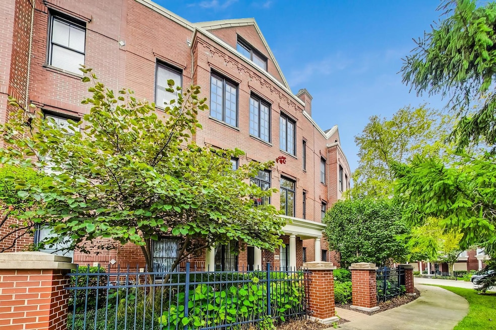 2028 Valor Ct unit 8, Glenview, IL 60026 - photo 1