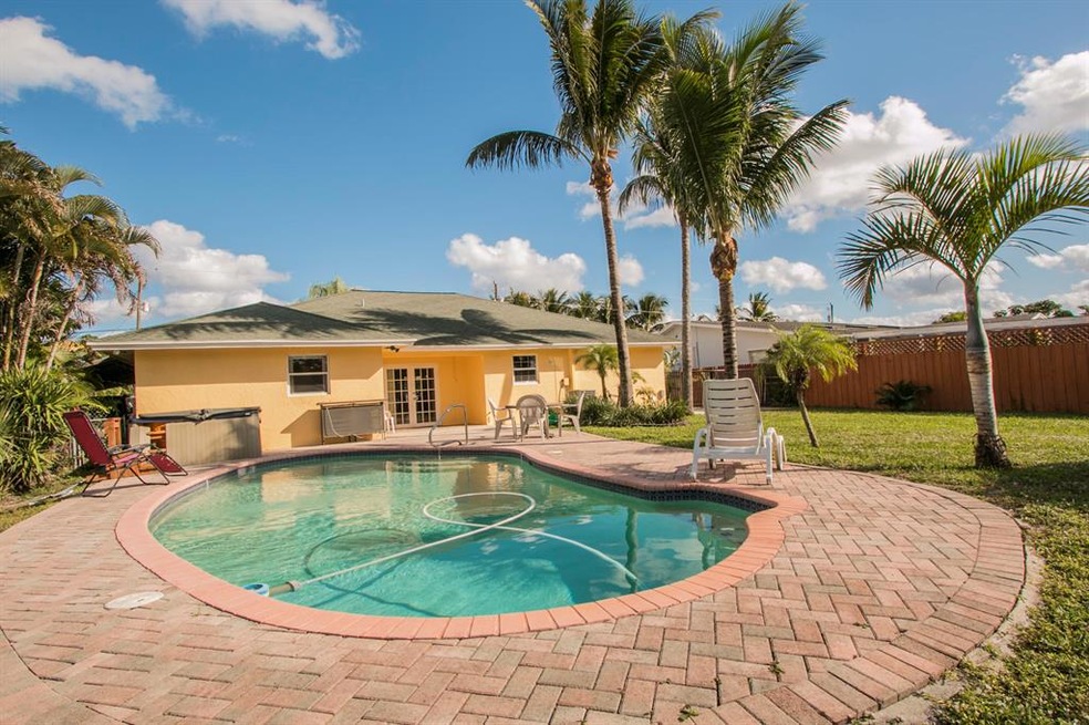 6575 N Plymouth Dr, Lake Worth, FL 33462 - photo 1