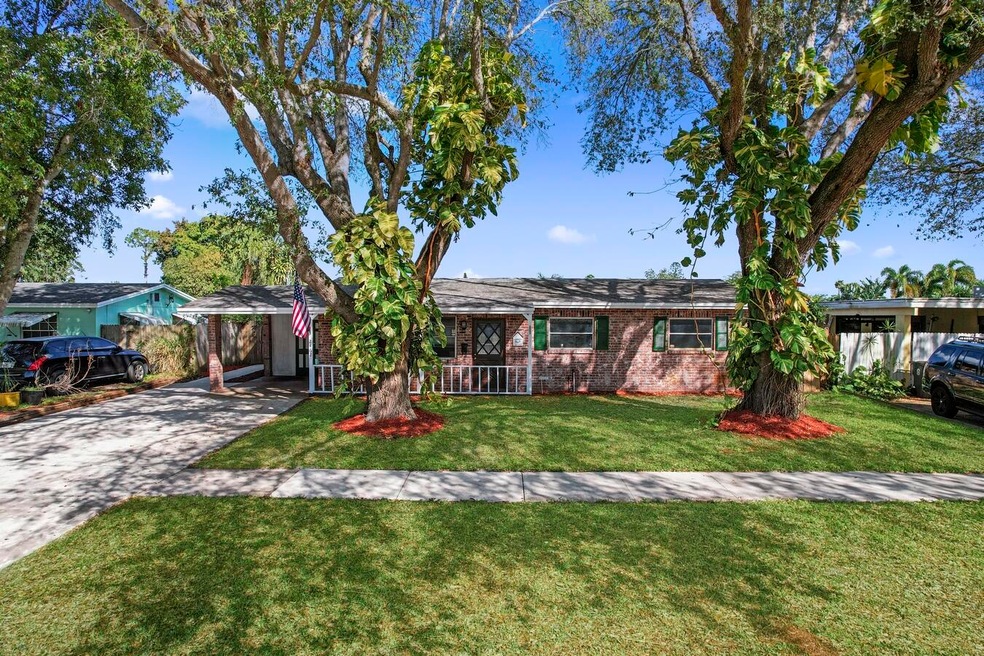 2462 Sherwood Forest Blvd, West Palm Beach, FL 33415 - photo 1