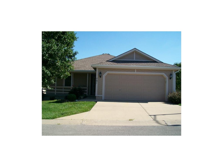 701 Sun Ct, Raymore, MO 64083 - photo 1