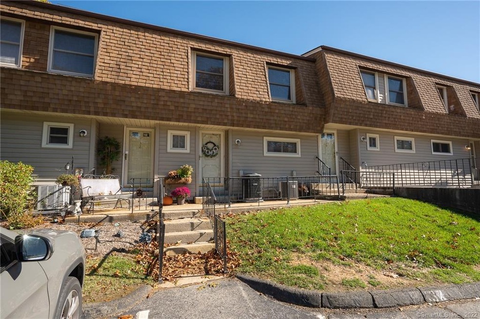 134 Sheraton Ln, Norwich, CT 06360 - photo 1