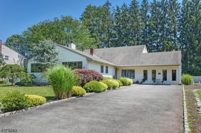 325 Willow Way, Clark, NJ 07066 - photo 1