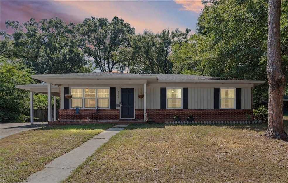5609 Diane Ct, Mobile, AL 36618 - photo 1