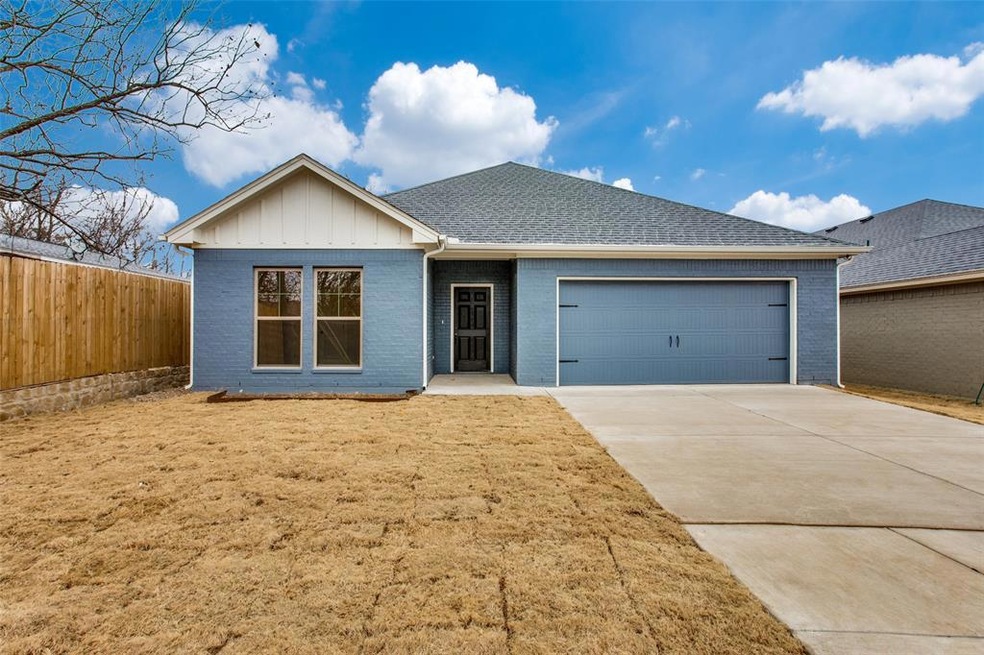 1414 Lexington St, Weatherford, TX 76086 - photo 1