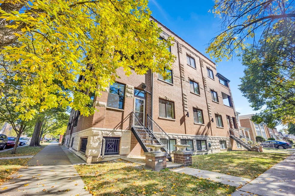 2921 W Glenlake Ave unit 2W, Chicago, IL 60659 - photo 1