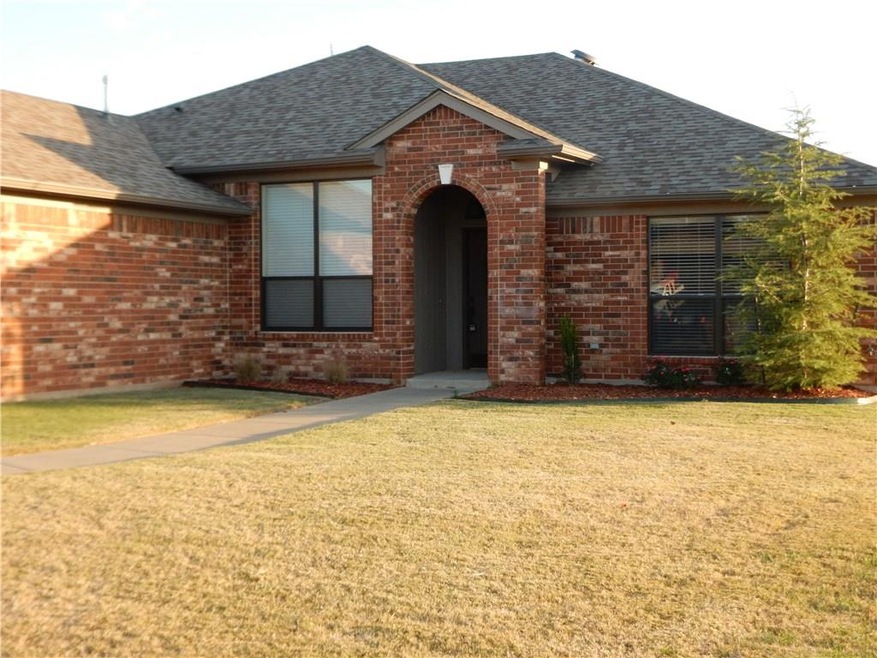 2200 SE 5th St, Moore, OK 73160 - photo 1