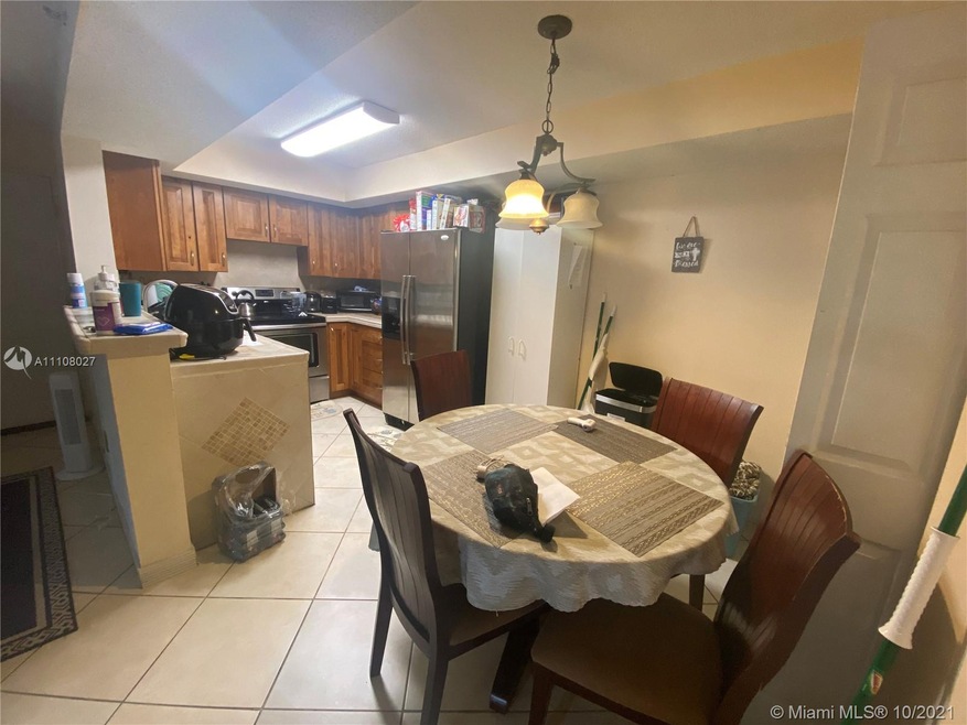 Kitchen & Dining