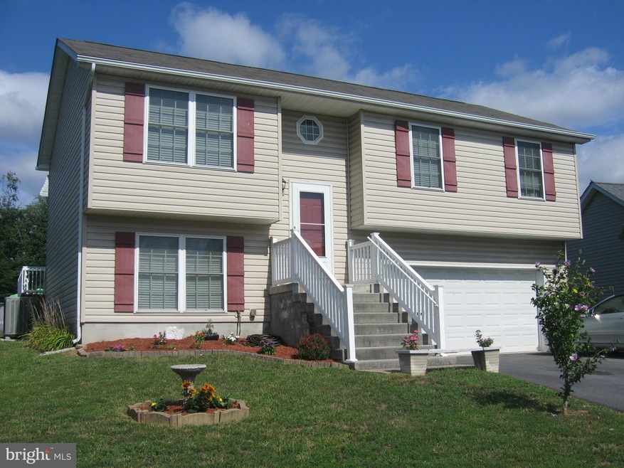 119 Freight Car Cir, Bunker Hill, WV 25413 - photo 1