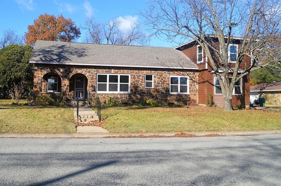 1701 N Shannon St, Sherman, TX 75092 - photo 1