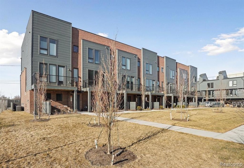 1-web-or-mls-1521 W. Fisher Freeway Detroit - 01