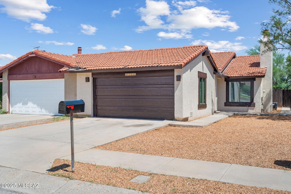 1750 W Linden St-28