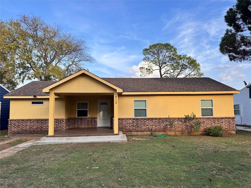 912 Iowa St, Irving, TX 75060 - photo 1