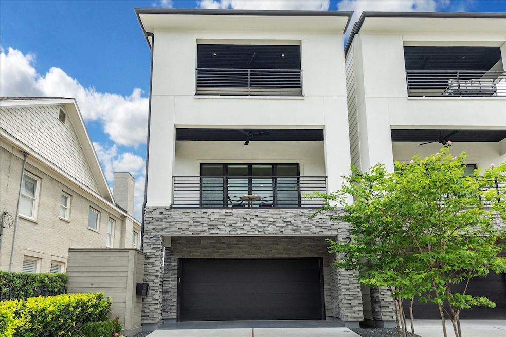 Under Contract $1,298,000