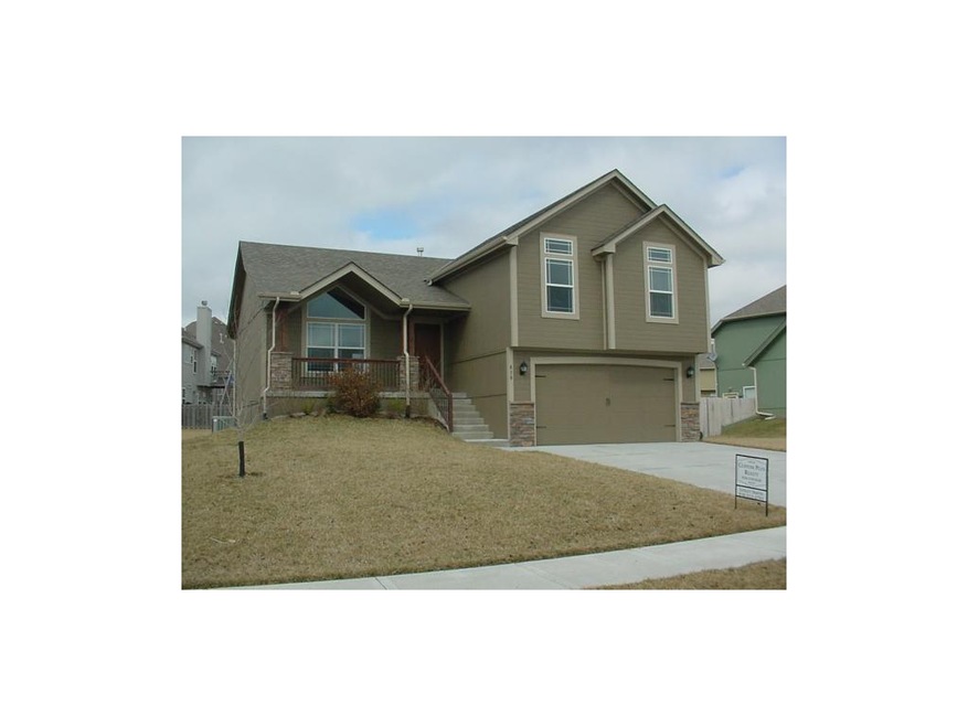 429 Pinnacle Dr, Raymore, MO 64083 - photo 1