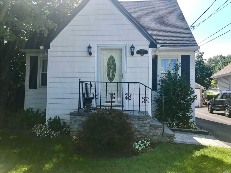 34 Forest Row, Great Neck, NY 11024 - photo 1