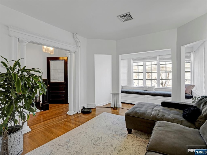 For Sale $1,098,000