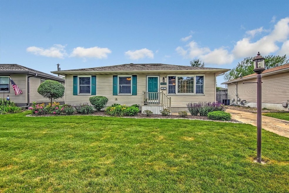 9310 Saric Dr, Highland, IN 46322 - photo 1