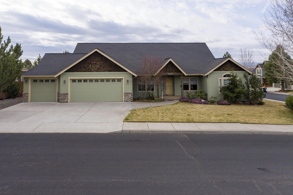 3632 SW Zenith Place, Redmond, OR 97756 - photo 1