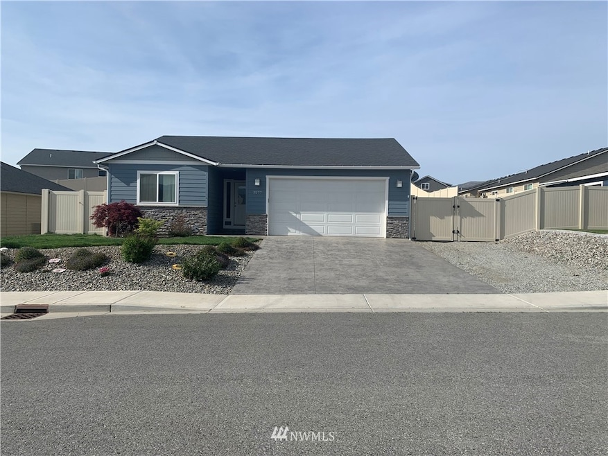 2277 Maryhill St, East Wenatchee, WA 98802 - photo 1
