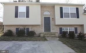 556 Stonewall St, Strasburg, VA 22657 - photo 1