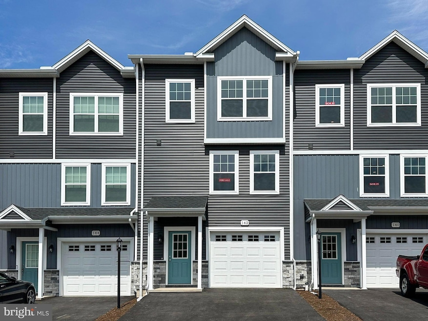 142 Highpoint Park Dr, Pleasant Gap, PA 16823 - photo 1