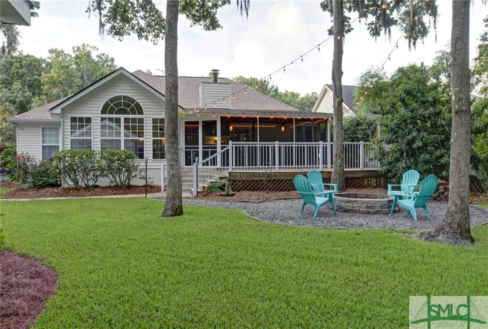 Welcome to this gorgeous and private backyard with