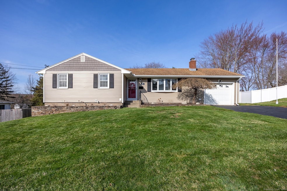 95 Aspen Dr, Middletown, CT 06457 - photo 1