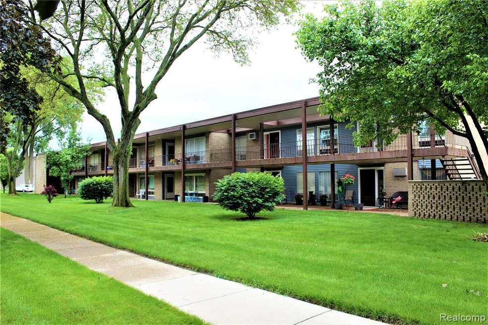 Livonia condo, super clean & affordable first floor end unit with private entrance!