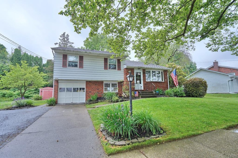 2308 Woodcrest Ave, Bethlehem, PA 18017 - photo 1