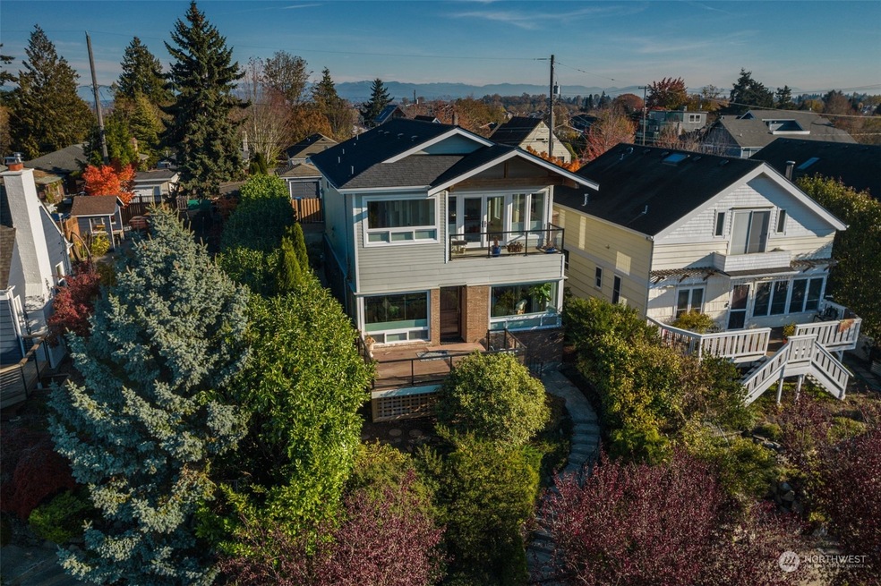Sold $1,325,000 • Co-Listing Agent