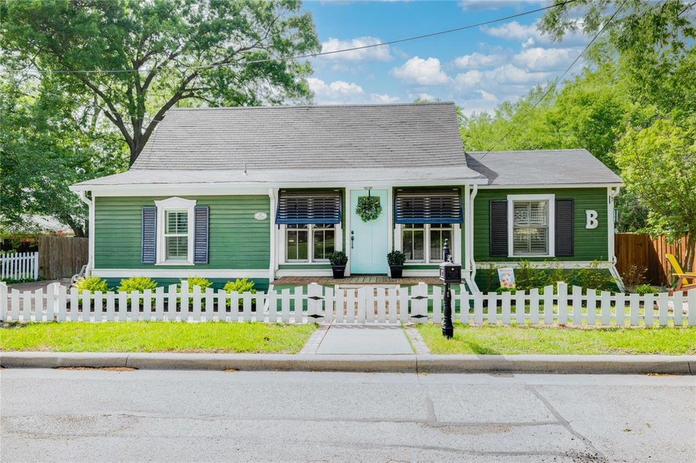 Welcome to your charming downtown McKinney home wi