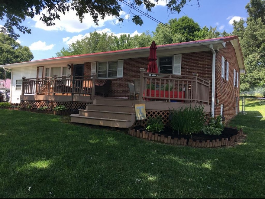 1423 Stoneybrook Dr, Johnson City, TN 37601 - photo 1