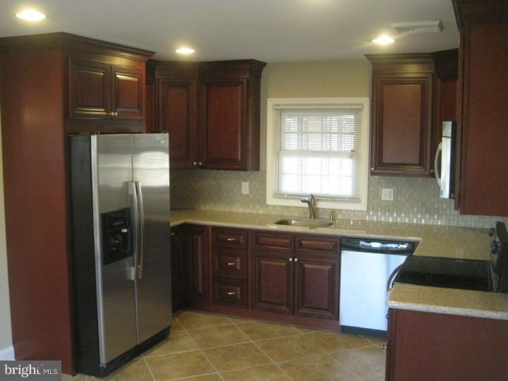 10 Petunia Ln, Willingboro, NJ 08046 - photo 1