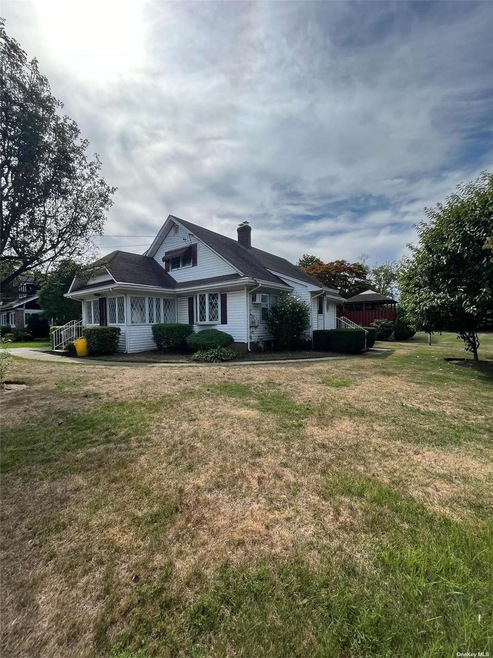 72 Haypath Rd, Bethpage, NY 11714 - photo 1