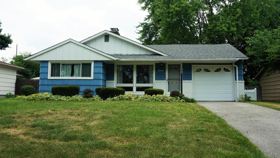 2069 Ridgecliff Rd -