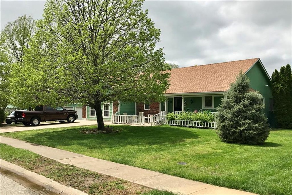 812 Crane St, Raymore, MO 64083 - photo 1