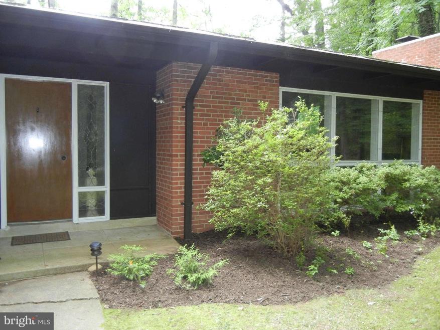 6667 Van Winkle Dr, Falls Church, VA 22044 - photo 1