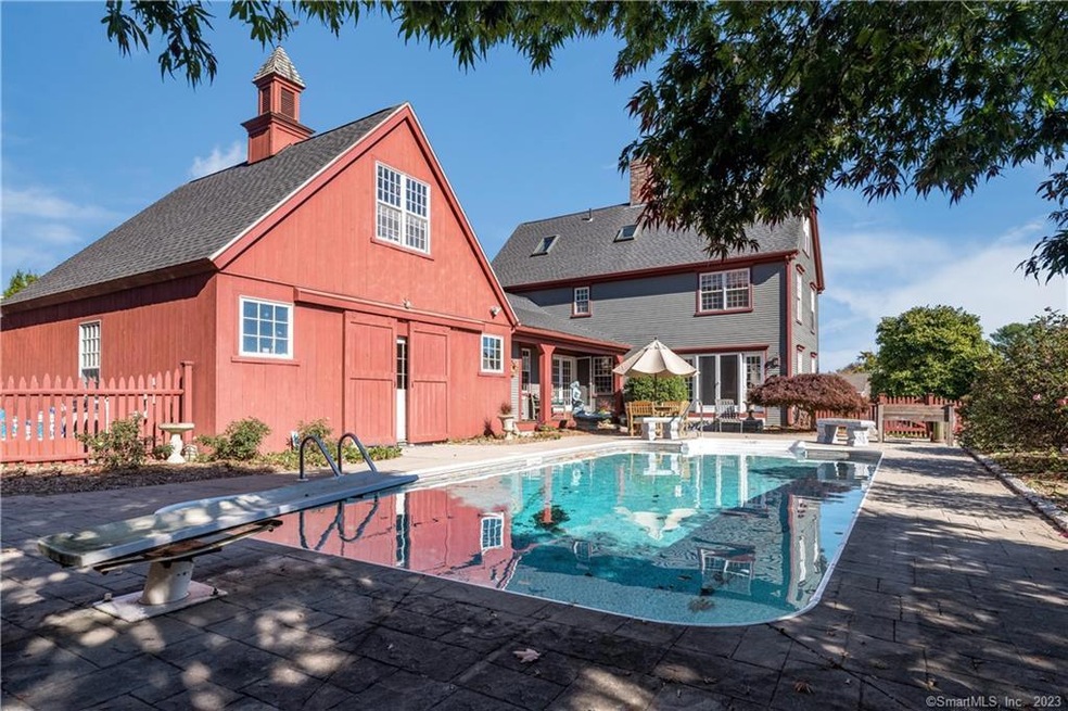 Built-in swimming pool with new liner and new cove