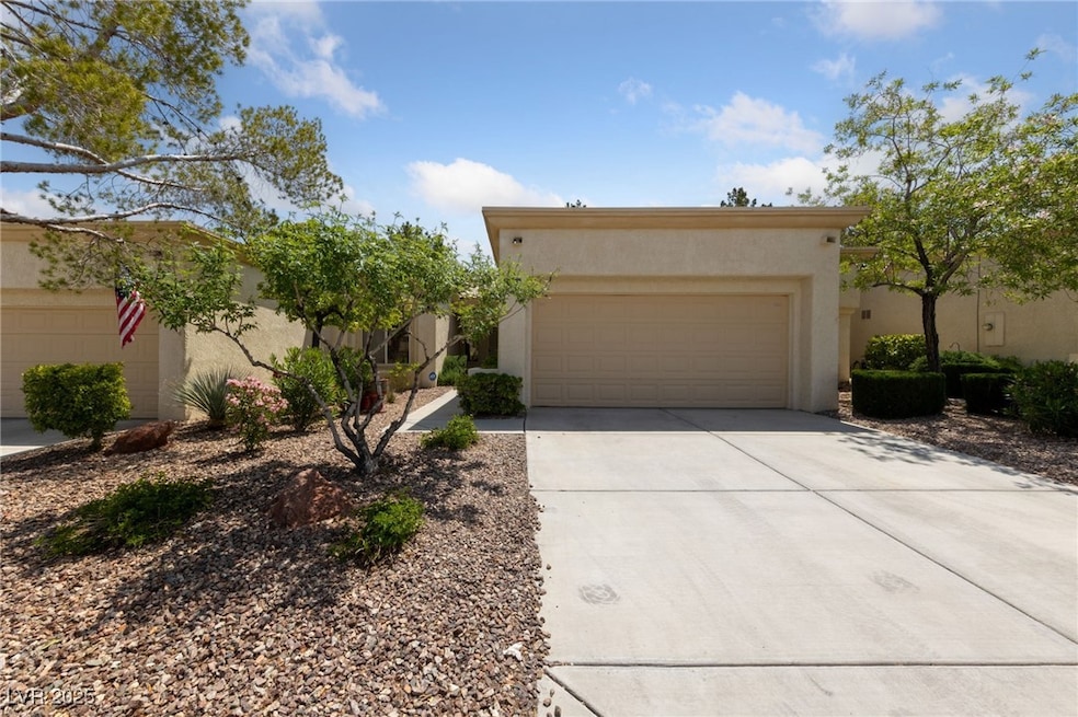 Single story style home featuring an attached gara