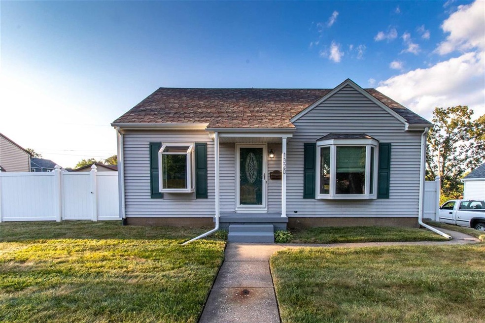 1320 W 35th St, Davenport, IA 52806 - photo 1