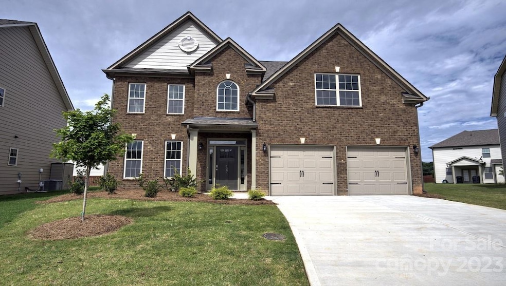 393 Fox Cove Rd, Hendersonville, NC 28792 - photo 1