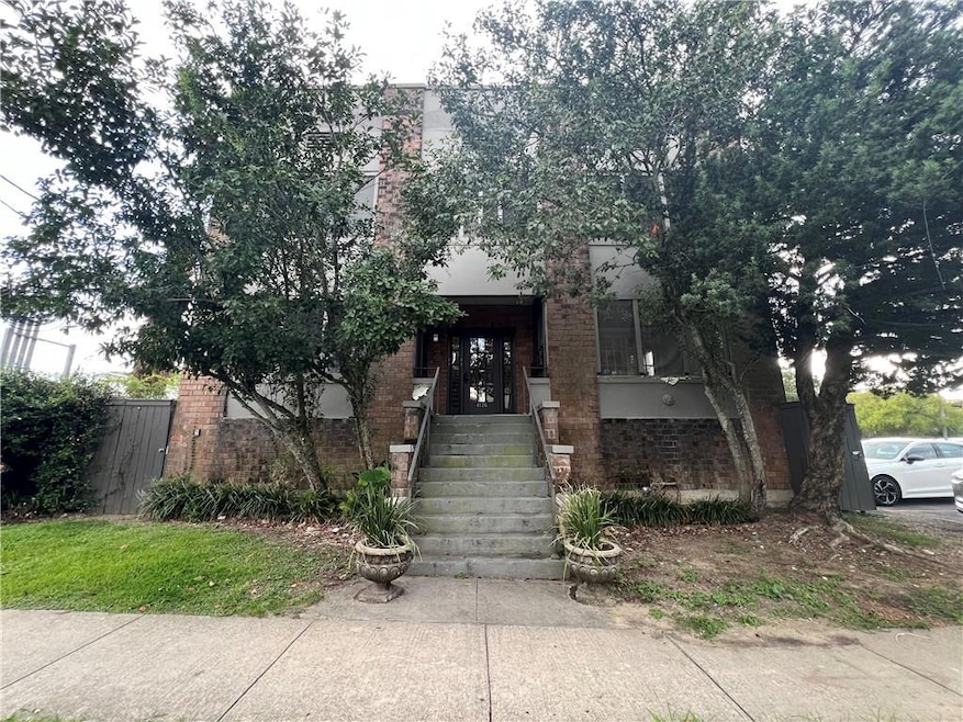 4126 Carondelet St unit 3, New Orleans, LA 70115 - photo 1