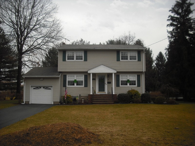 4 Phyllis Ct, Pequannock, NJ 07440 - photo 1
