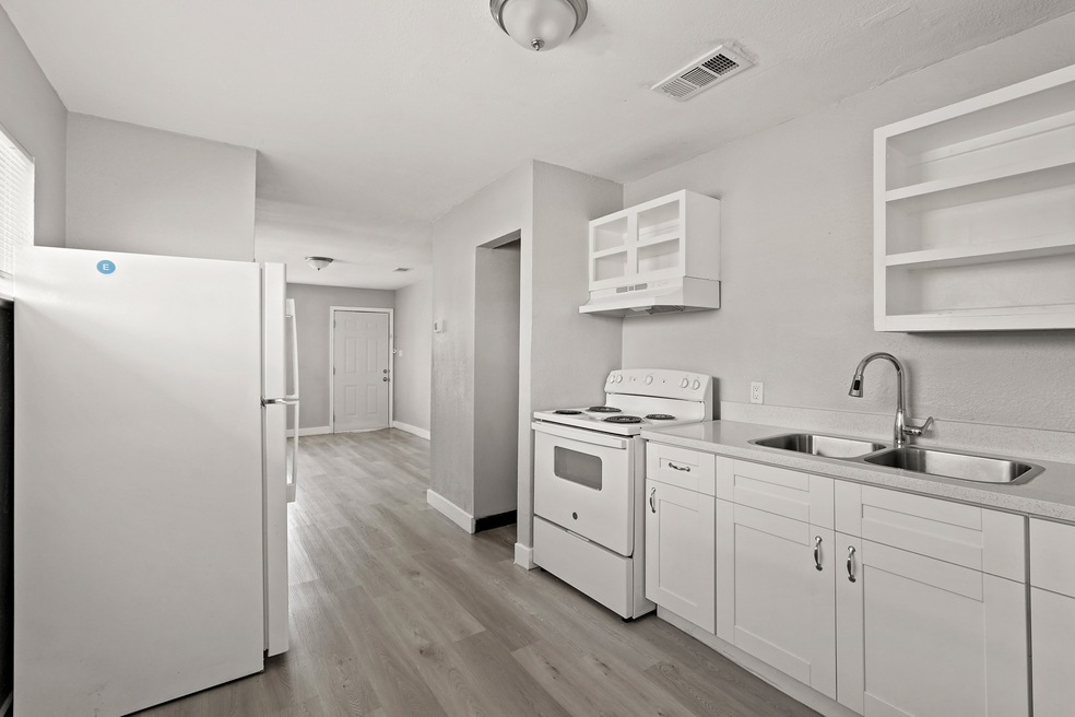 7815 Glass St, Houston, TX 77016 - photo 1