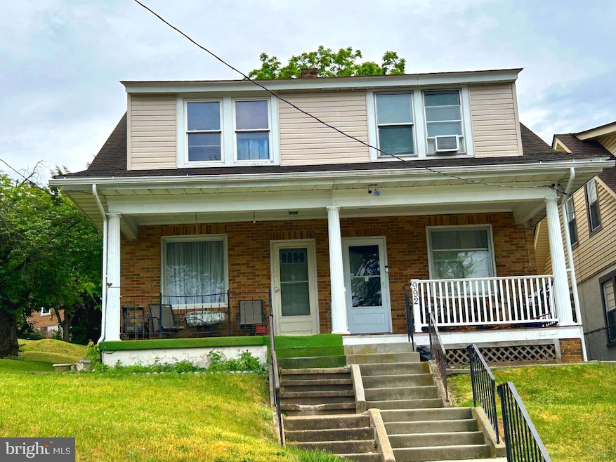 992 Upland Ave, Reading, PA 19607 - photo 1