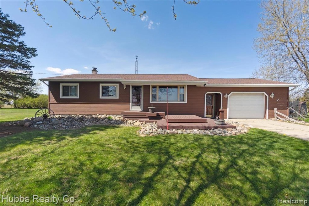 4115 N New Lothrop Rd, Corunna, MI 48817 - photo 1