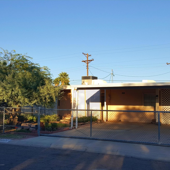 2201 N 34th Place, Phoenix, AZ 85008 - photo 1